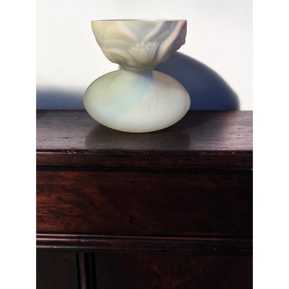 Vintage Fenton Blue Satin Glass Water Lily 10